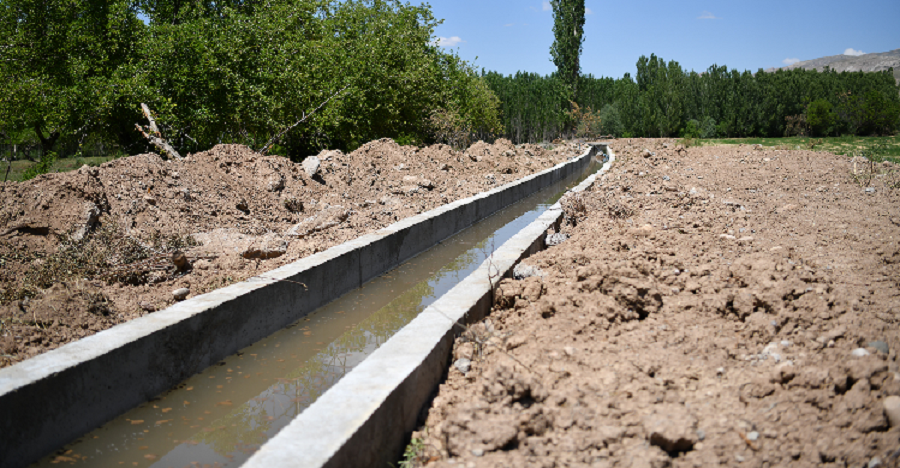 Kuluncak’ta Sulama Kanalı Projesiyle Topraklar Hayat Bulacak Kuluncak’ta Sulama Kanalı Projesiyle Topraklar Hayat Bulacak
